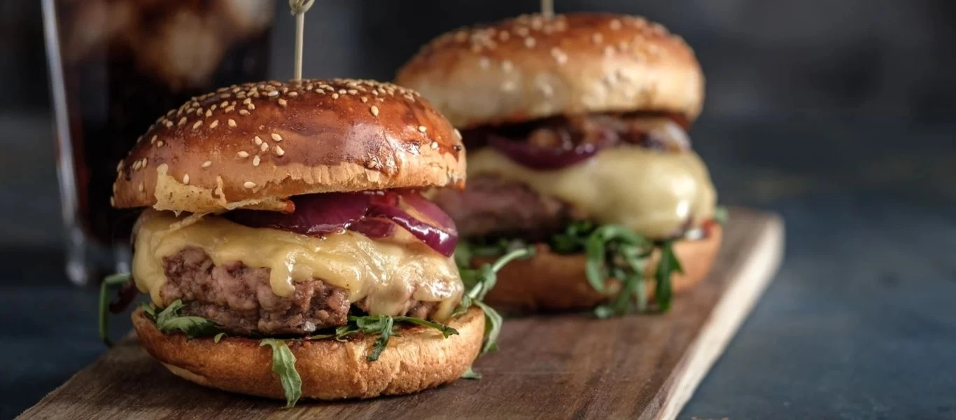 Αυτό είναι το μυστικό υλικό που θα κάνει τα σπιτικά μπέργκερ ακαταμάχητα